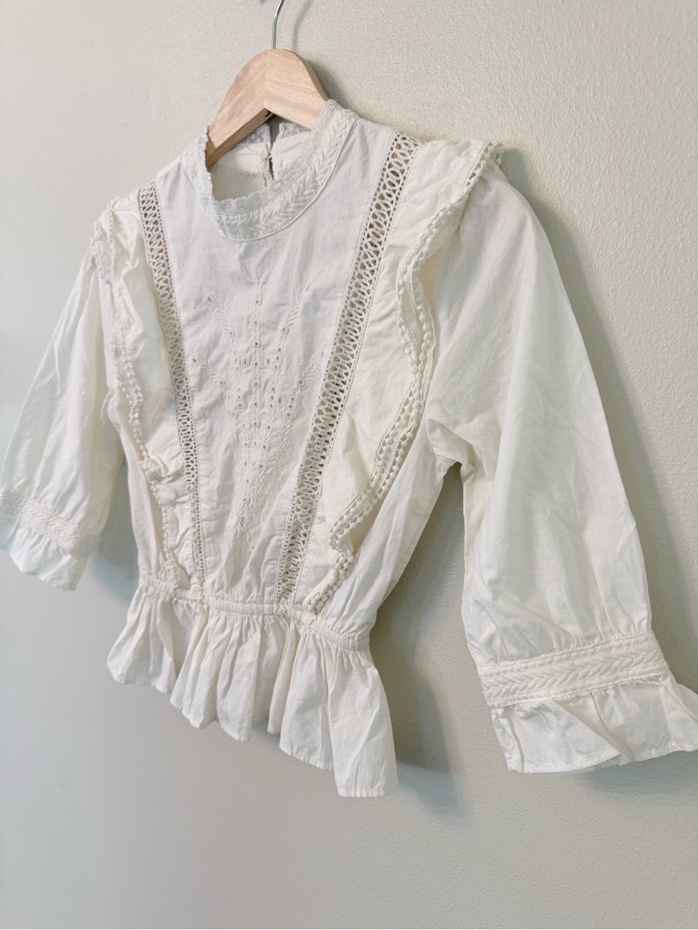 Aritzia Sunday Best Britta Blouse Ivory Eyelet Ruffle XXS Victorian Cottage Boho - Picture 5 of 11